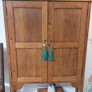 Mueble Antiguo con 2 Puertas