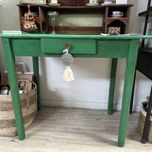 Decora cualquier rincón con esta mesita única